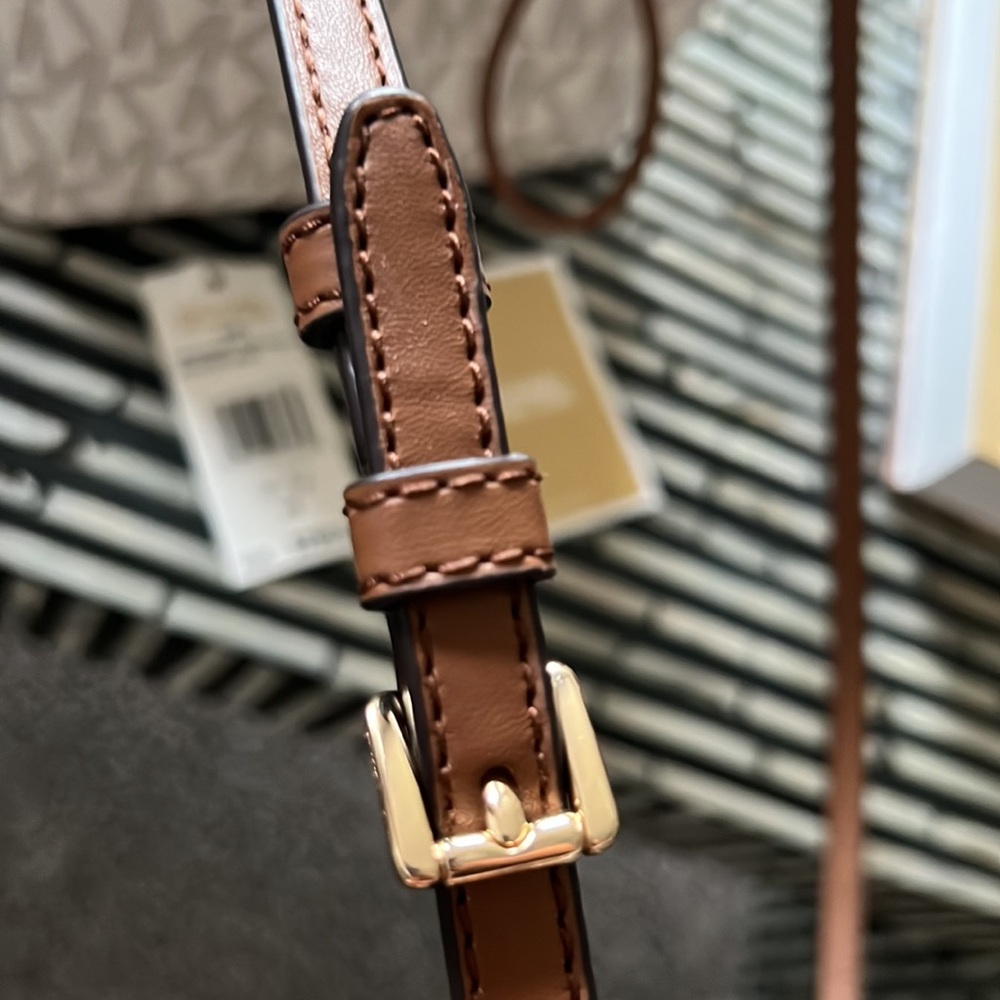 Authentic ❤️Sold❤️Michael kors SURI bag - Picture 5 of 7